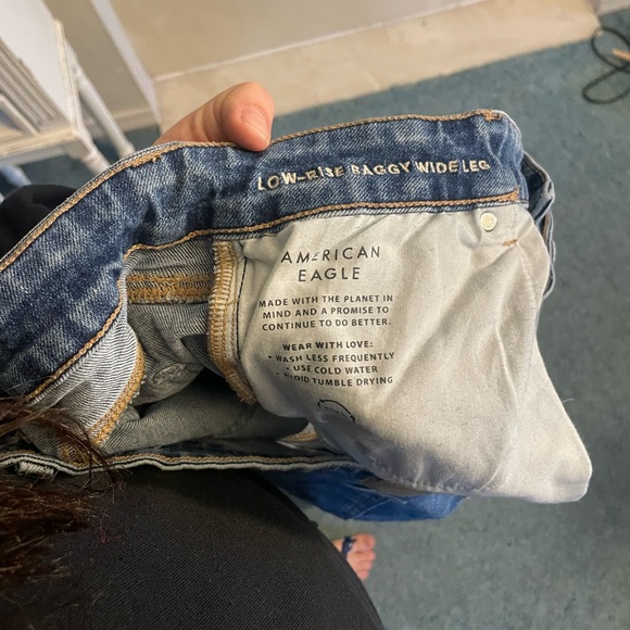 American Eagle Low Rise Baggy Wide Leg Jeans- Women - Picture 3 of 5